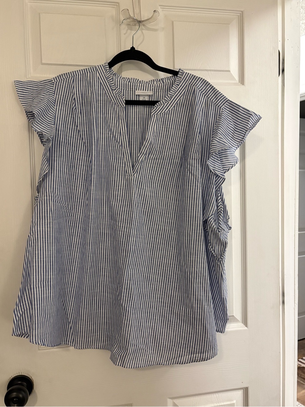 Liz Claiborne Blue and White Striped V-Neck Flutter Sleeve Blouse